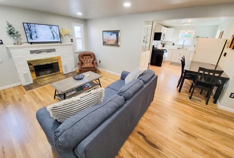 Living area | Smart TV, fireplace
