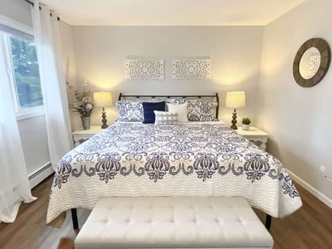 The main bedroom has a brand new king bed & brand new linens & bedding! 