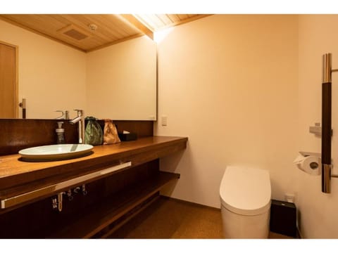 Toilet with washbasin & hot water wash