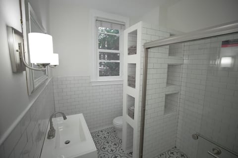 Combined shower/tub, hair dryer, towels, soap