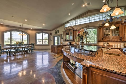 Fully Equipped Kitchen 1 | Dual Ovens | Crock-Pot