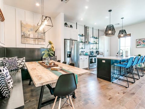 Open Dining, Kitchen and Living Allows Your Group to Hangout Together 