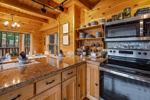 Full-size kitchen to enjoy with family.