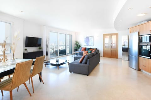 Just Like The Sea by HolyGuest Apartment in Tel Aviv-Yafo