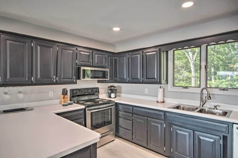 Kitchen | Keurig Coffee Maker | Knife Set