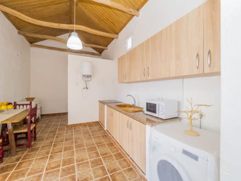 Enjoy the cuisine of this farm in Coín