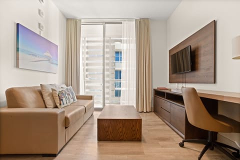 Beautiful apartment with bay view, soothing and relaxing to bring you peace!