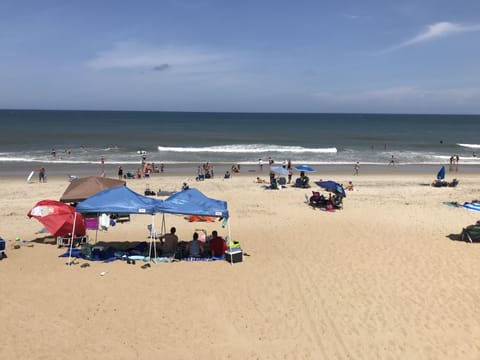 Beach nearby, sun loungers, beach towels