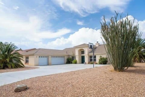 Everything you’ll need for a luxurious vacation getaway.