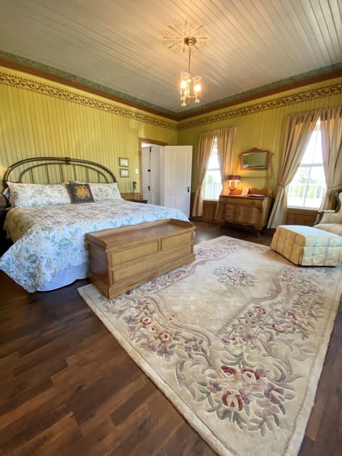 Master Bedroom downstairs