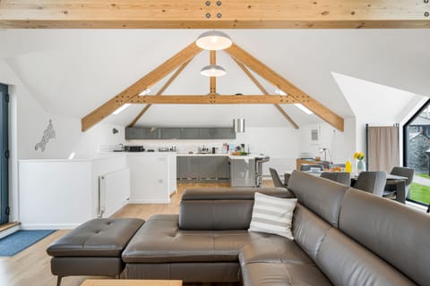 Cedar House, St Agnes. First floor: Relax on the sumptuous seating.