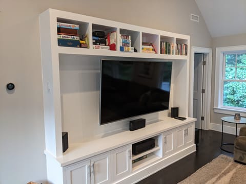 Smart TV, books, video library, stereo