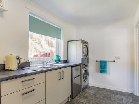Kitchen | Magnolia apartment, Torquay