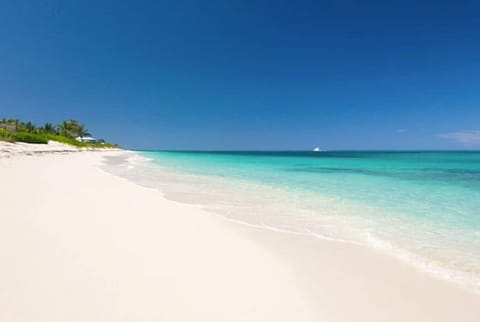 Beach nearby, sun loungers, beach towels