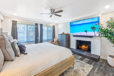 Master upstairs bedroom with King size Tempur-pedic bed, gas fireplace, 75 in TV