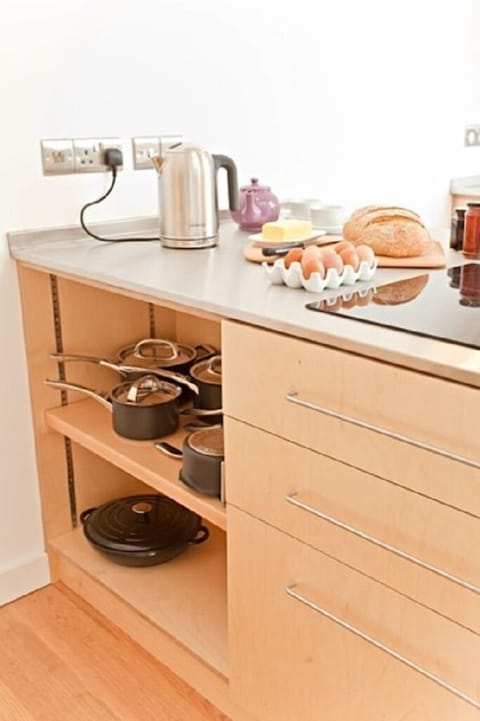 Plenty of high quality pots, pans and cooking utensils