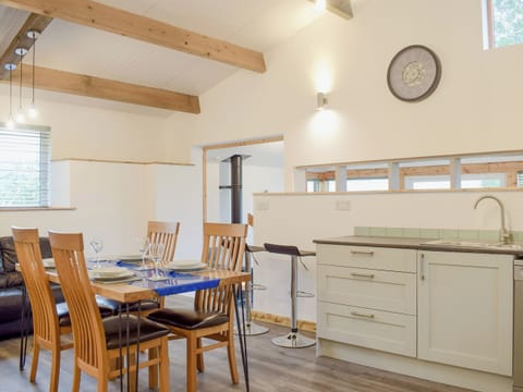 Kitchen/diner | Llety’r Saer - Y Gadlas, Penybontfawr, near Llanfyllin
