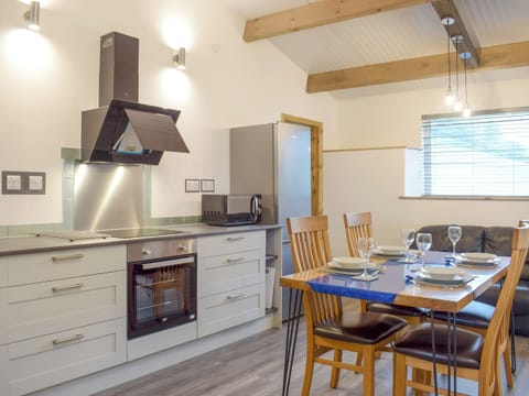 Kitchen/diner | Llety’r Saer - Y Gadlas, Penybontfawr, near Llanfyllin