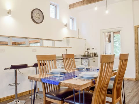 Kitchen/diner | Llety’r Saer - Y Gadlas, Penybontfawr, near Llanfyllin