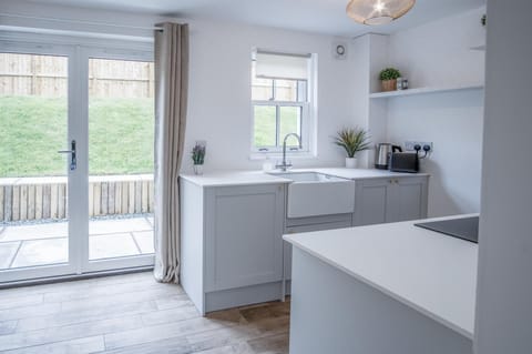 Brook Cottage - 2 Bedroom Cottage - Dale (6315)