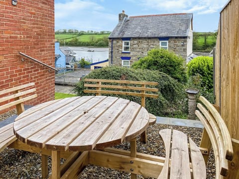 Sitting-out-area | Ferry View, St Dogmaels, near Cardigan