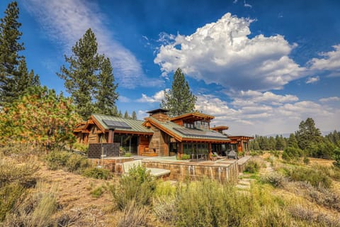 South-facing rear of house. Looks across a 100yd meadow to the 18th fairway 