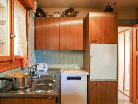 Property, Cabinetry, Countertop, Gas Stove, Cooktop, Wood, Lighting, Kitchen, Kitchen Appliance, Interior Design