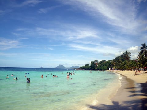 Beach nearby, sun loungers, beach towels