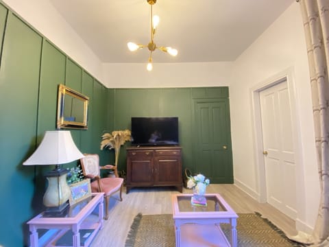 Comfortable sitting room with 50” Smart TV to access Netflix, Prime Video etc