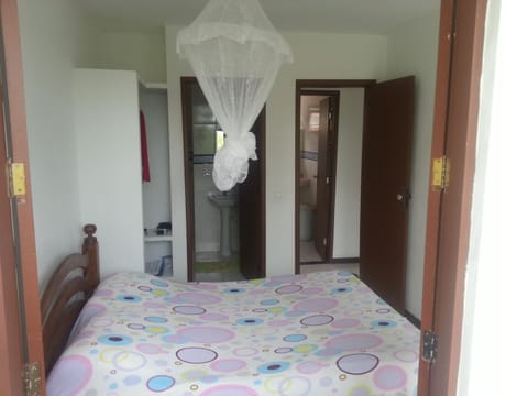 4 bedrooms, iron/ironing board, bed sheets, wheelchair access