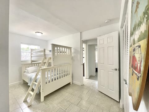 Bedroom 3, bunk bed, Full size (bottom) Twin size (top)