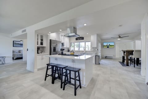 Greatroom, breakfast bar