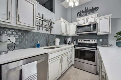 The modern, fully stocked kitchen has everything you need to cook with ease. With top-of-the-line appliances, plenty of counter space, and all the essentials, it's perfect for preparing everything from quick meals to gourmet dishes during your stay.