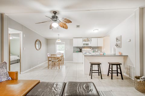 Snowbird-Friendly Home with Central AC, High-Speed WiFi, and Washer\/Dryer Casa in Key Largo