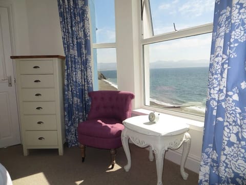 Family bedroom - king bedroom with adjoining bunk room and en suite