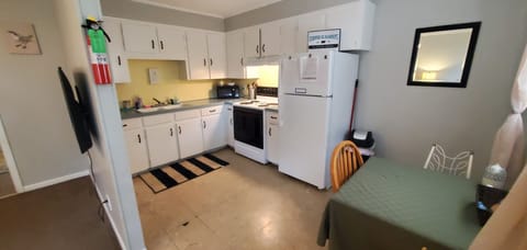 Microwave, oven, stovetop, coffee/tea maker