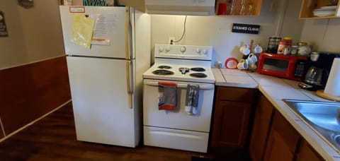 Microwave, coffee/tea maker, cookware/dishes/utensils