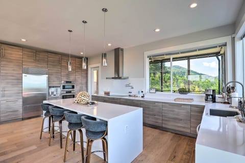 Kitchen | Fully Equipped