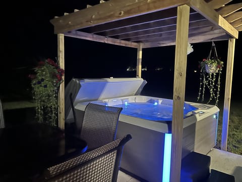 7 seat Salt Water Spa with micro fiber spa towels provided. Grill & table.