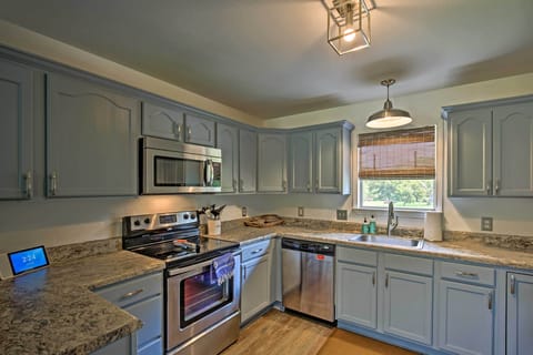 Kitchen | Dishware/Flatware