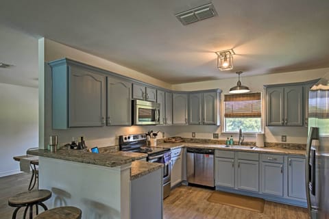 Kitchen | Fully Equipped w/ Cooking Basics