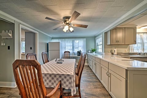 Dining Area | Dishware & Flatware Provided