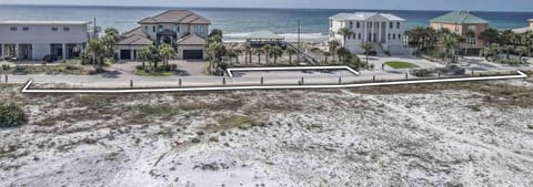 Beach nearby, sun loungers, beach towels