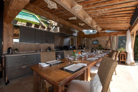 Fully equipped summer kitchen