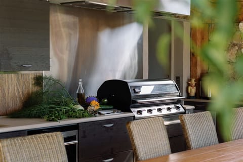 Comes with all the amenities to cook gourmet dinners. You can also hire a chef