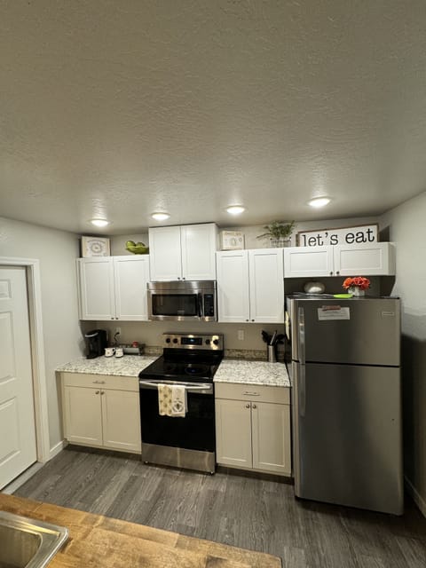 Fully equipped kitchen.