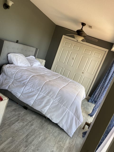 Second Bedroom
Queen bed
