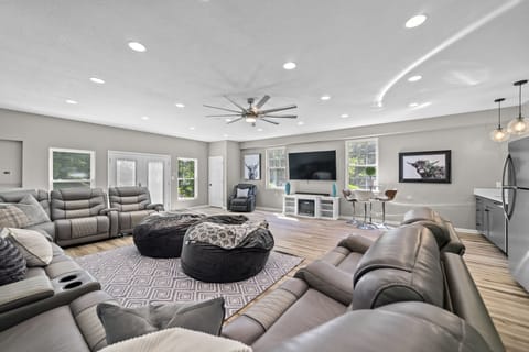 Great Room w/Wet bar 2nd Fridge and 2nd Dishwasher off Kitchen!