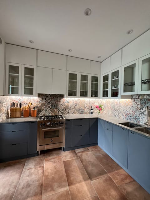 Upgraded and fully stocked kitchen