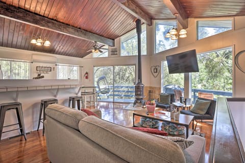 Crestline Vacation Rental | 2BR | 1BA | 920 Sq Ft | Stairs Required